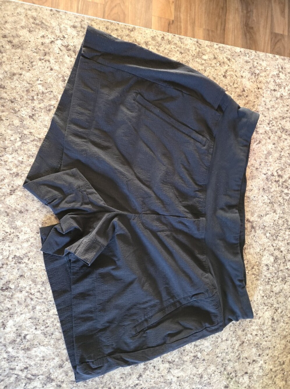 EUC ATHLETA TREKKI NORTH BLACK SHORT SIZE 12